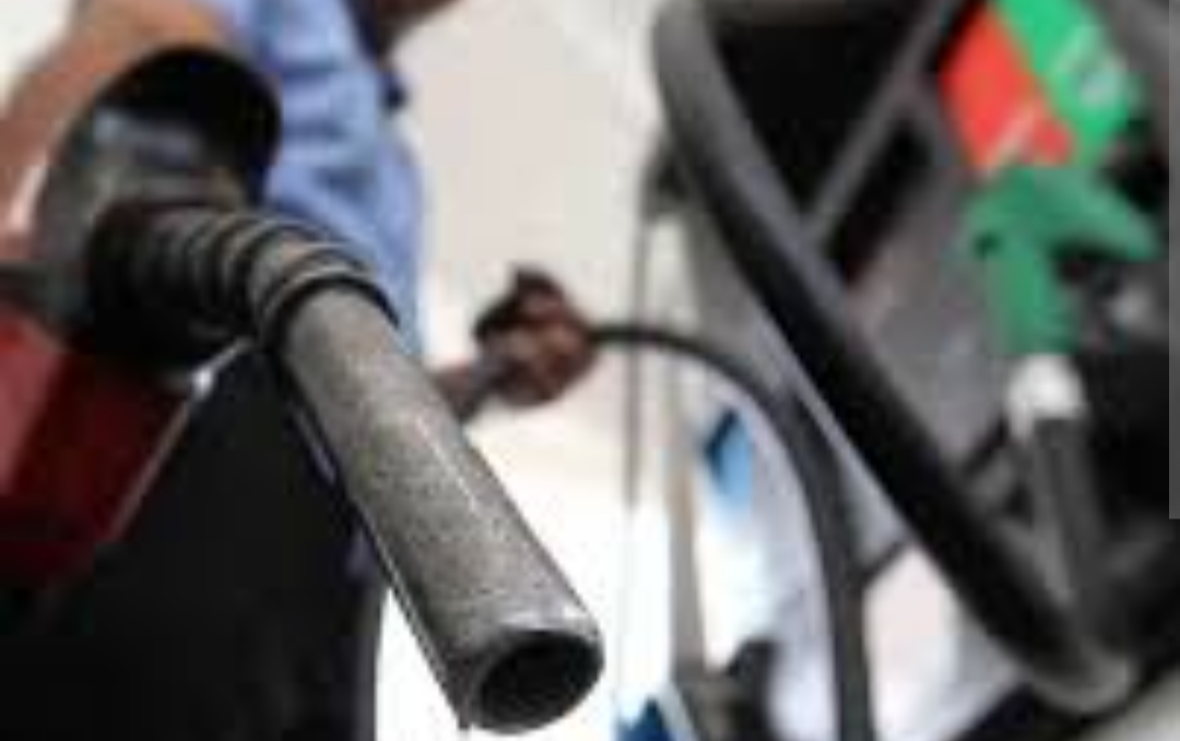 O Conselho Nacional de Política Energética (CNPE) aprovou o aumento temporário da proporção de etanol anidro na gasolina, elevando-a de 30% para 32%, ag...