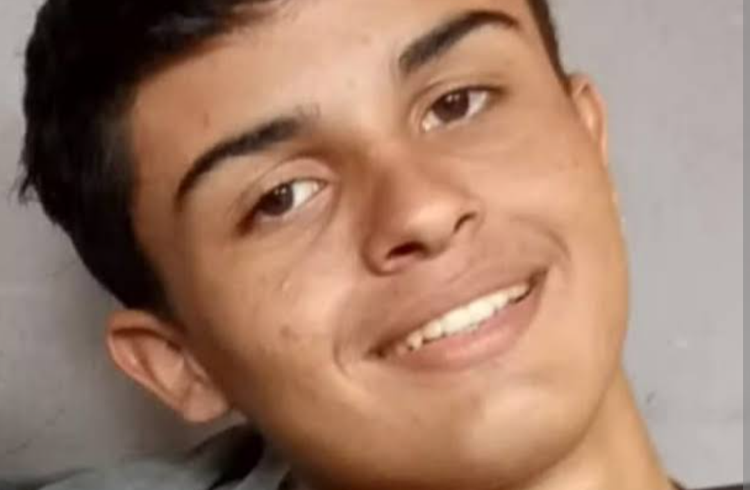 Um adolescente de 15 anos perdeu a vida na tarde da última terça-feira (14) em um acidente fatal envolvendo um trator. O lamentável ocorrido se deu em u...