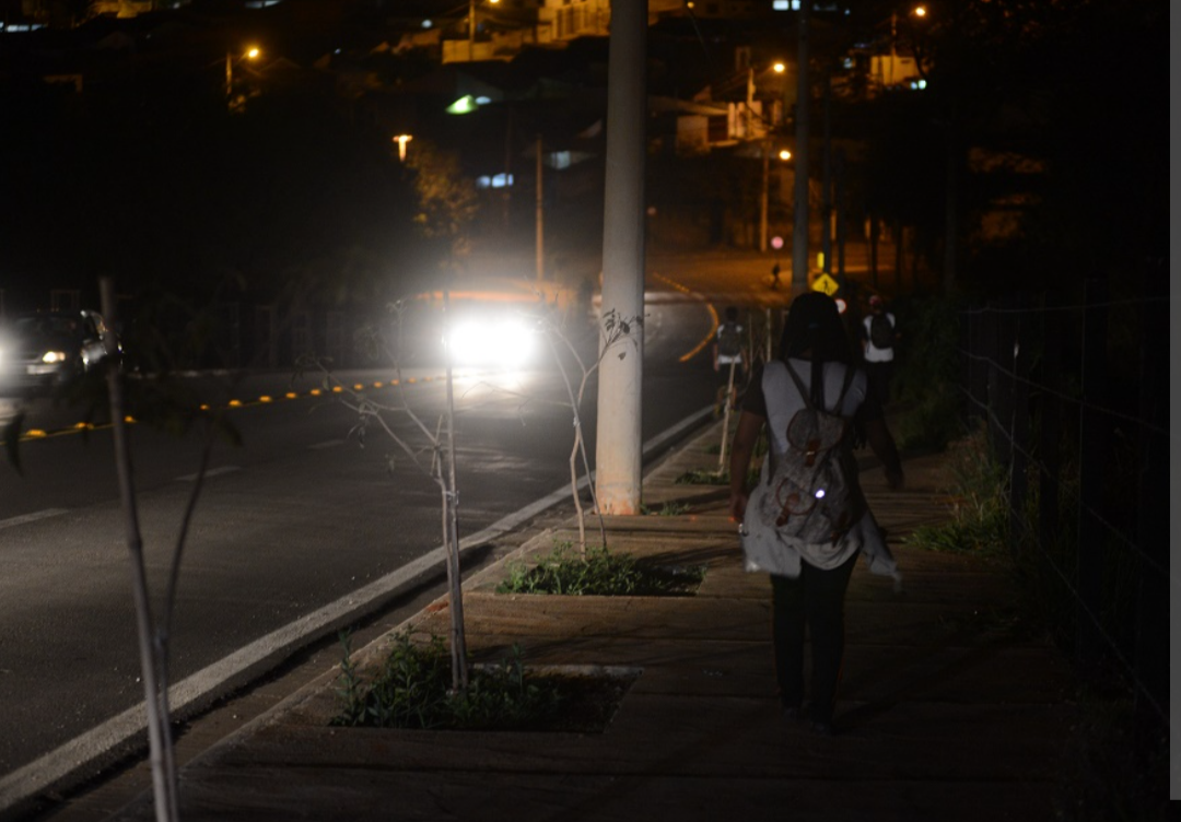 A população de diversos bairros periféricos e de áreas de encosta em Caratinga tem manifestado crescente descontentamento nas últimas semanas. A princip...