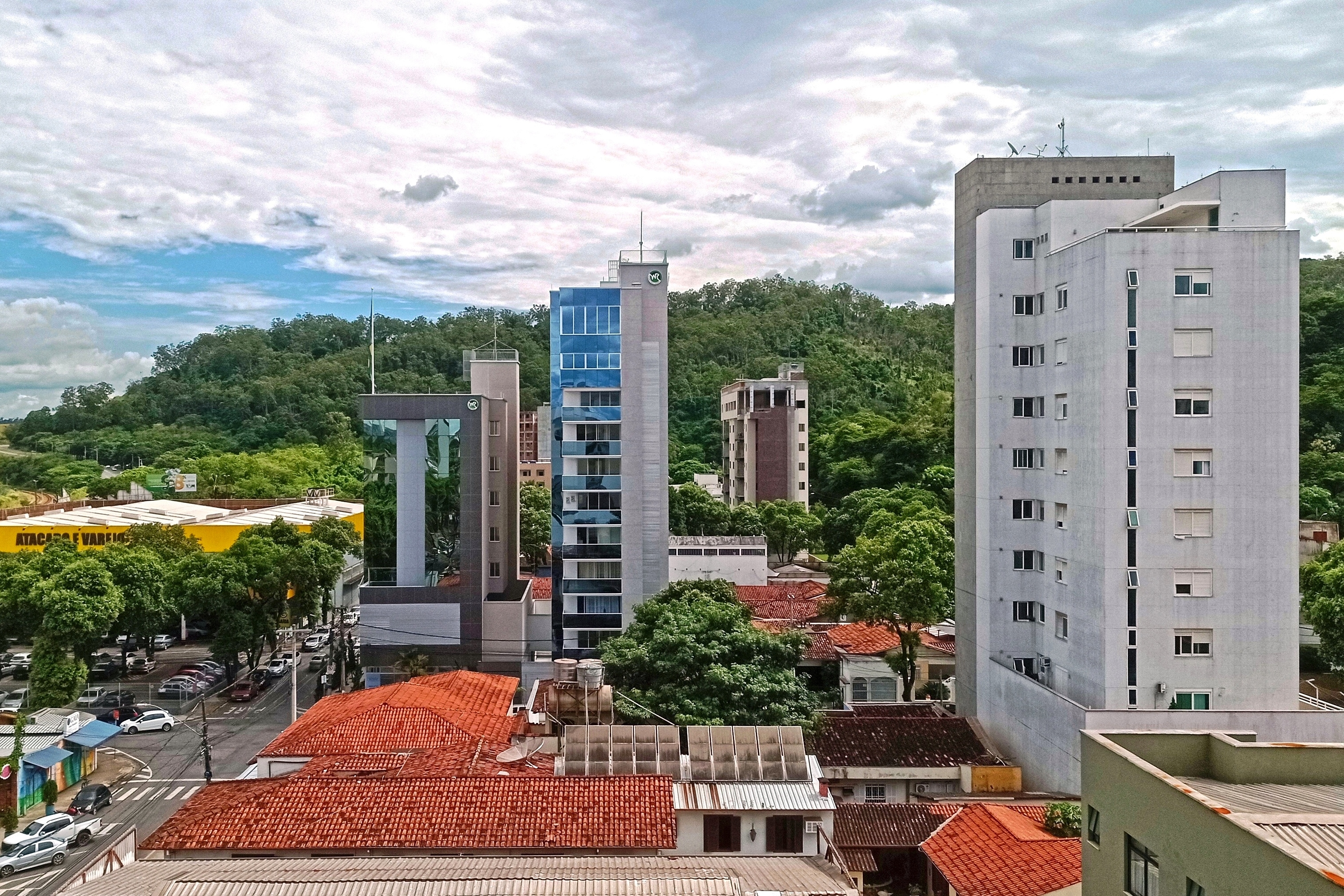 O Bairro Horto, em Ipatinga, tem registrado valores de aluguel que chamam a atenção na cidade. As locações de imóveis na localidade podem alcançar monta...