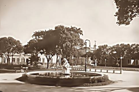No coração de Niterói, uma praça ostenta diferentes nomes que se entrelaçam com a rica história da cidade. Atualmente conhecida como Praça General Gomes...