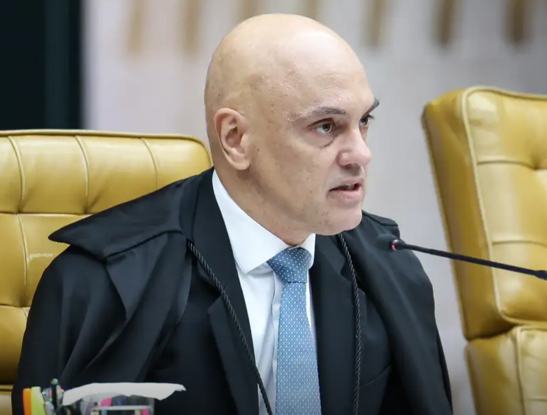 O ministro Alexandre de Moraes, do Supremo Tribunal Federal (STF), estabeleceu nesta terça-feira (28) um prazo de 48 horas para que a defesa do ex-presi...