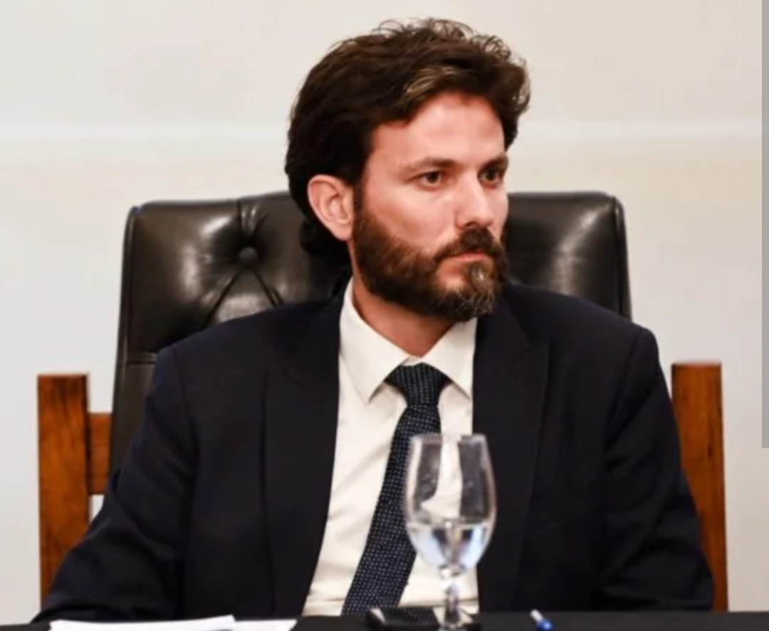 O ex-secretário de Estado de Governo, Marcelo Aro (PP), encontra-se nesta quinta-feira com o governador Mateus Simões (PSD) para formalizar sua desvincu...