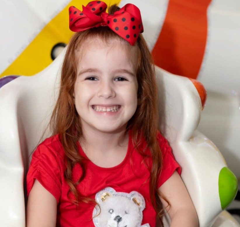 A família de Valentina Lavinny Alves Santos, uma menina de apenas seis anos, iniciou uma mobilização nas redes sociais em Ipatinga para arrecadar doaçõe...