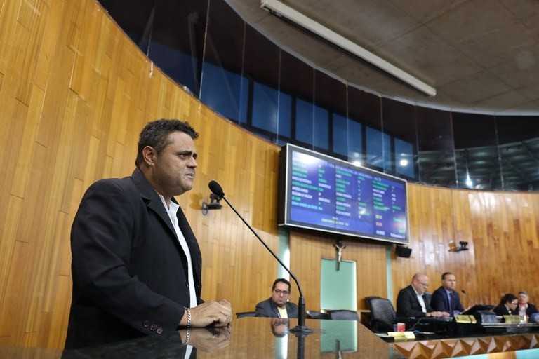 A comunidade de Uberlândia e o cenário político local foram surpreendidos nesta quinta-feira, 6 de agosto de 2026, com a notícia do falecimento do verea...