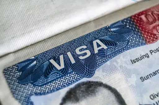 A potencial ampliação da triagem de vistos para os Estados Unidos, que incluiria a análise da presença online de solicitantes de visto, está em discussã...