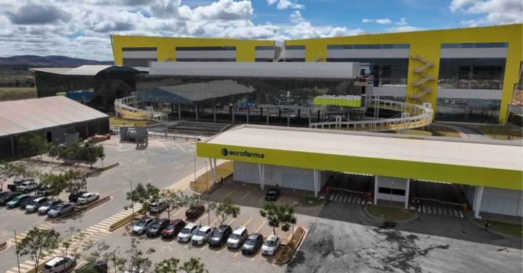 A Eurofarma obteve a licença ambiental para expandir sua unidade fabril em Montes Claros, um passo que permitirá a implantação de uma nova linha de prod...