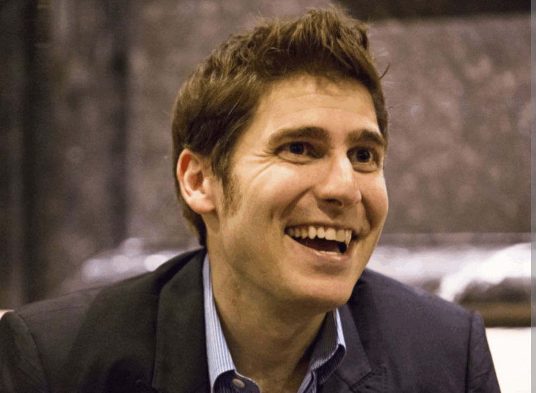 O cenário esportivo mundial presenciou uma movimentação financeira de peso em 14 de agosto de 2026, com a entrada do empresário Eduardo Saverin, conside...