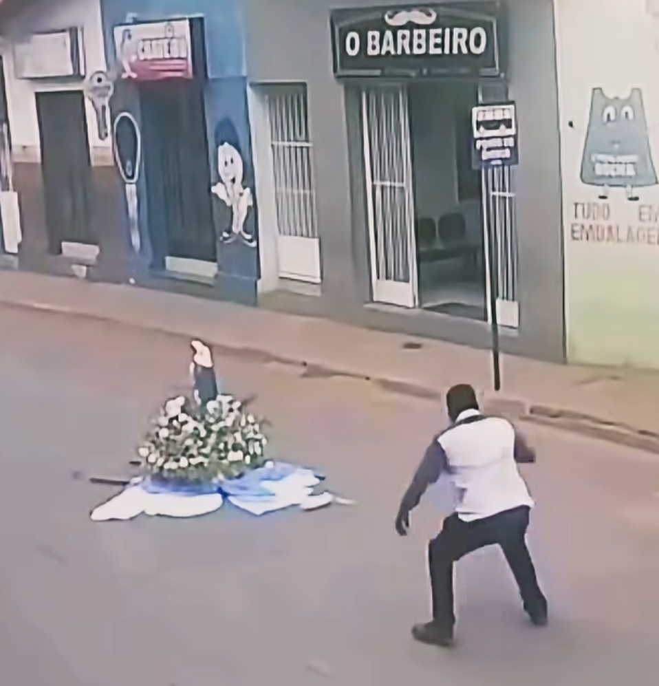 As celebrações religiosas que encerravam as festividades da padroeira em Santa Maria do Suaçuí, Minas Gerais, foram marcadas por um breve momento de apr...