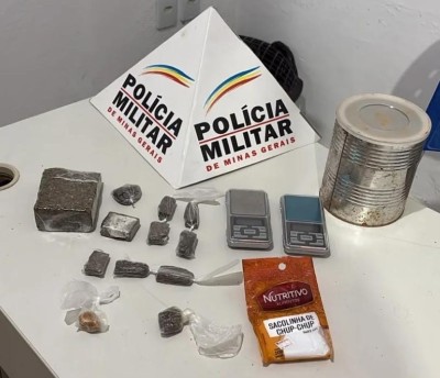 Duas mulheres, com idades de 24 e 35 anos, foram presas em flagrante por tráfico de drogas na noite da última segunda-feira, 17 de agosto, na cidade de ...