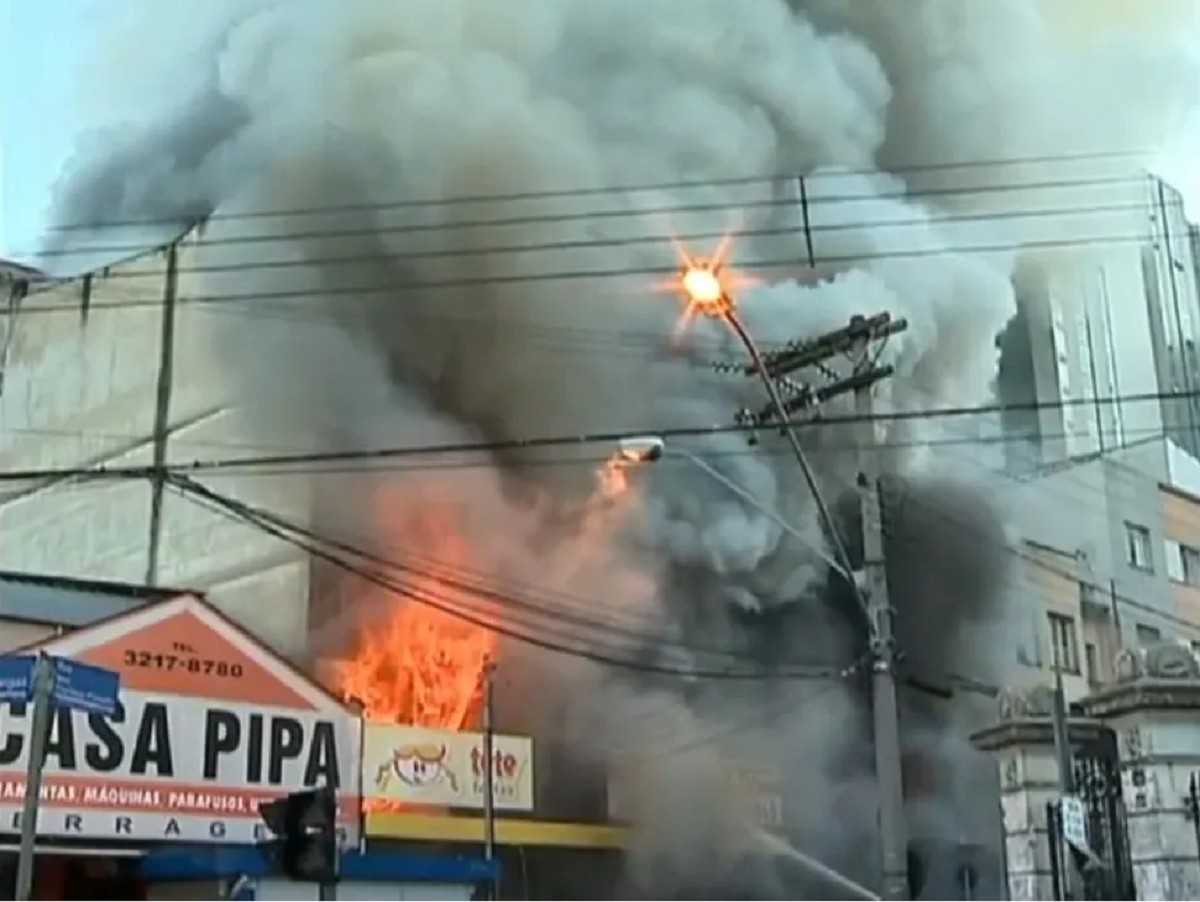 Uma decisão judicial proferida na comarca de Juiz de Fora, em Minas Gerais, autorizou o leilão de um imóvel pertencente ao complexo comercial Castelo da...