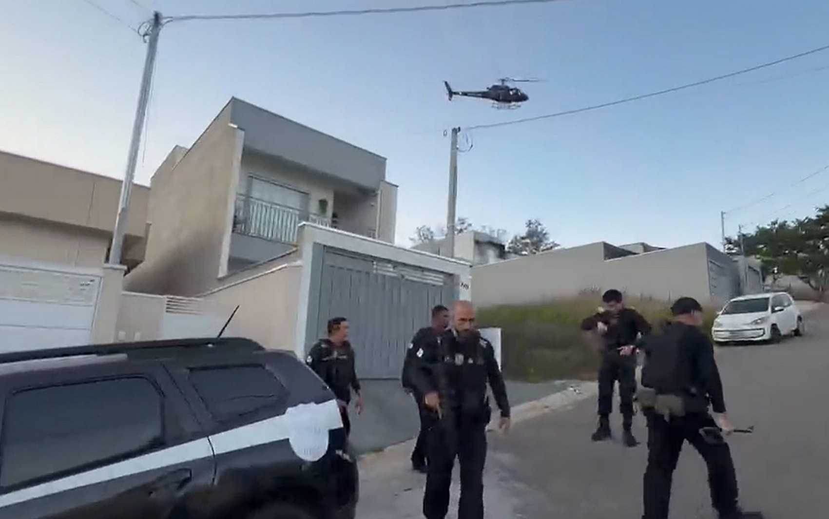 Uma expressiva operação policial em Extrema, no Sul de Minas Gerais, resultou na prisão de cinco indivíduos na última quinta-feira, 28 de agosto de 2026...