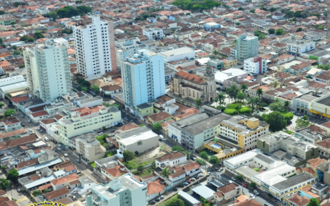 A cidade de São Sebastião do Paraíso, como muitas localidades, enfrenta desafios significativos relacionados à sua topografia e ao avanço das áreas urba...