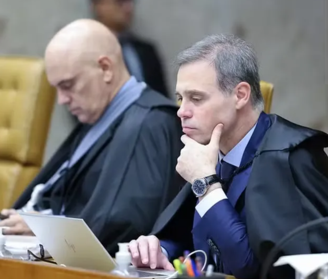 O ministro André Mendonça, do Supremo Tribunal Federal (STF), está analisando a possibilidade de incluir o colega Alexandre de Moraes na investigação do...