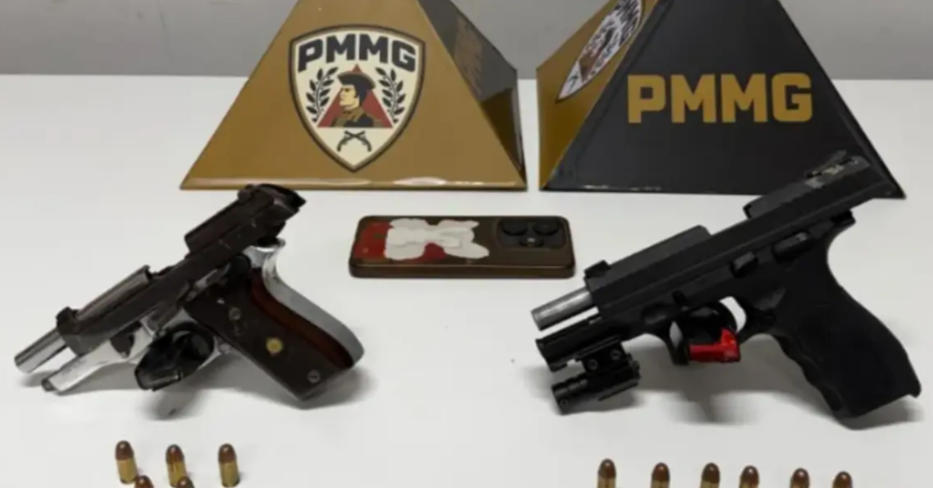 A Polícia Militar de Minas Gerais prendeu dois homens, de 20 e 29 anos, suspeitos de envolvimento na morte de Denis Roger Ramos Arruda, de 28 anos, ocor...