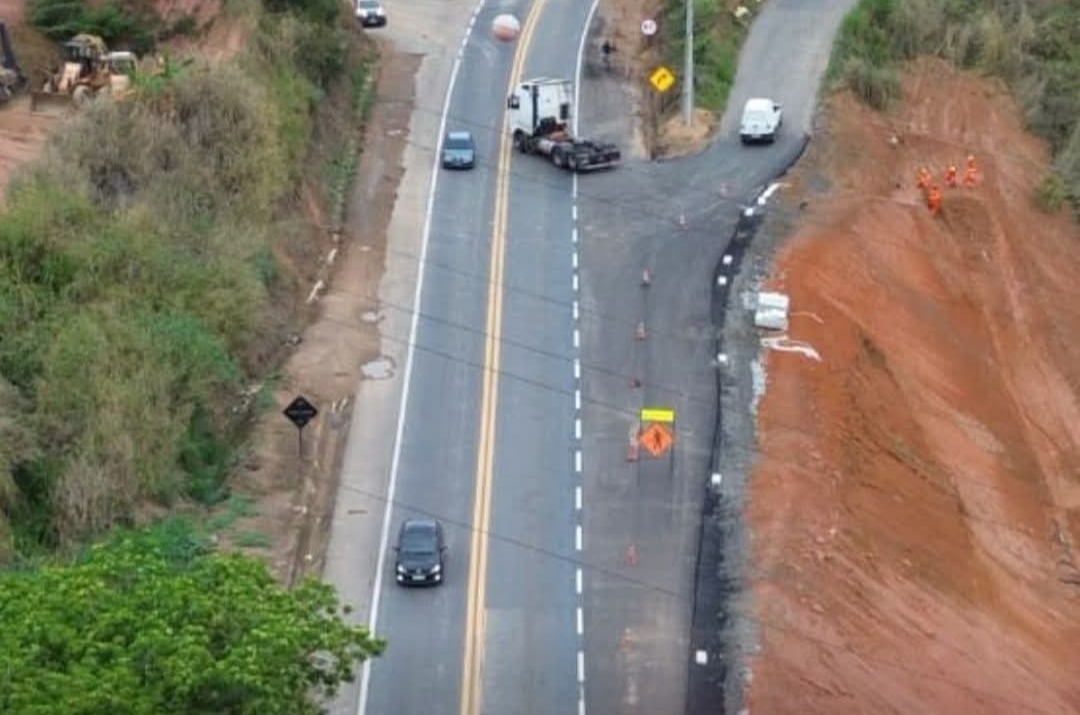 A concessionária Nova 381 anunciou nesta terça-feira (8) a conclusão das obras de melhoria no acesso ao bairro Parque Caravelas, localizado em Santana d...