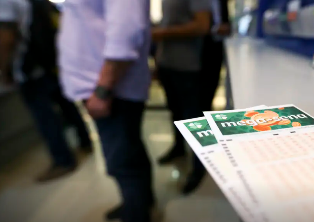 O concurso de número 3.056 da Mega-Sena será realizado nesta quinta-feira, dia 10, oferecendo um prêmio acumulado estimado em R$ 76 milhões. As expectat...