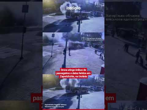 Pelo menos cinco pessoas ficaram feridas após um drone atingir um ônibus de passageiros na cidade de Zaporizhzhia, Ucrânia. O incidente ocorreu em 17 de...