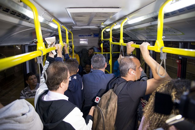 A rotina de milhares de cidadãos em BH e na Região Metropolitana é severamente afetada por uma infraestrutura de transporte público deficiente, conforme...