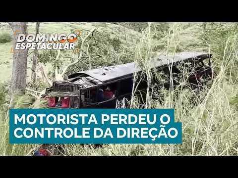 Um grave incidente foi registrado em uma área de mata, onde um veículo de transporte de passageiros foi encontrado capotado e severamente danificado. As...
