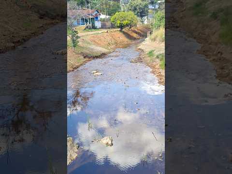 Separa um minutinho que esse vídeo vale a pena. Créditos: canal OS COLUNENSES DE MINAS. A gente não perdeu tempo e trouxe o vídeo "Minas Gerais: Santo A...