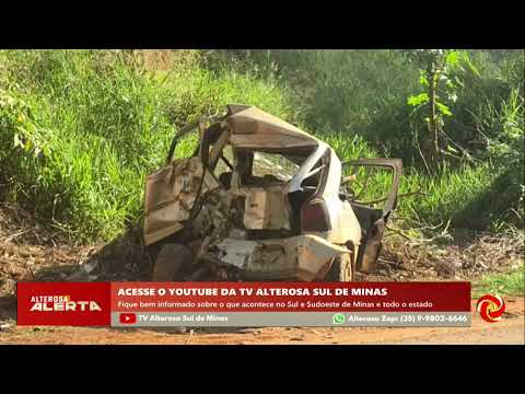 Uma imagem recente revela o impacto devastador de um grave incidente veicular, onde um automóvel foi encontrado em estado de destruição completa. O carr...