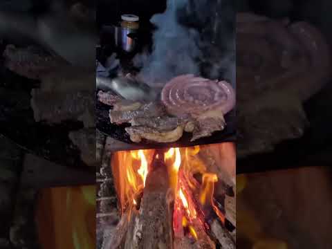 Esse aqui é pra você que curte conteúdo que rende conversa. Vídeo do canal YouTube. A gente não perdeu tempo e trouxe o vídeo "Churrasco no disco de ara...