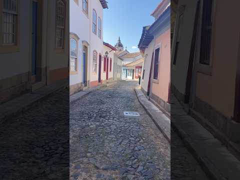 Saca só esse vídeo: produção do canal Estrada Trips, publicado em 01/10/2026. A gente não perdeu tempo e trouxe o vídeo "Minas Gerais: Conheça a singula...