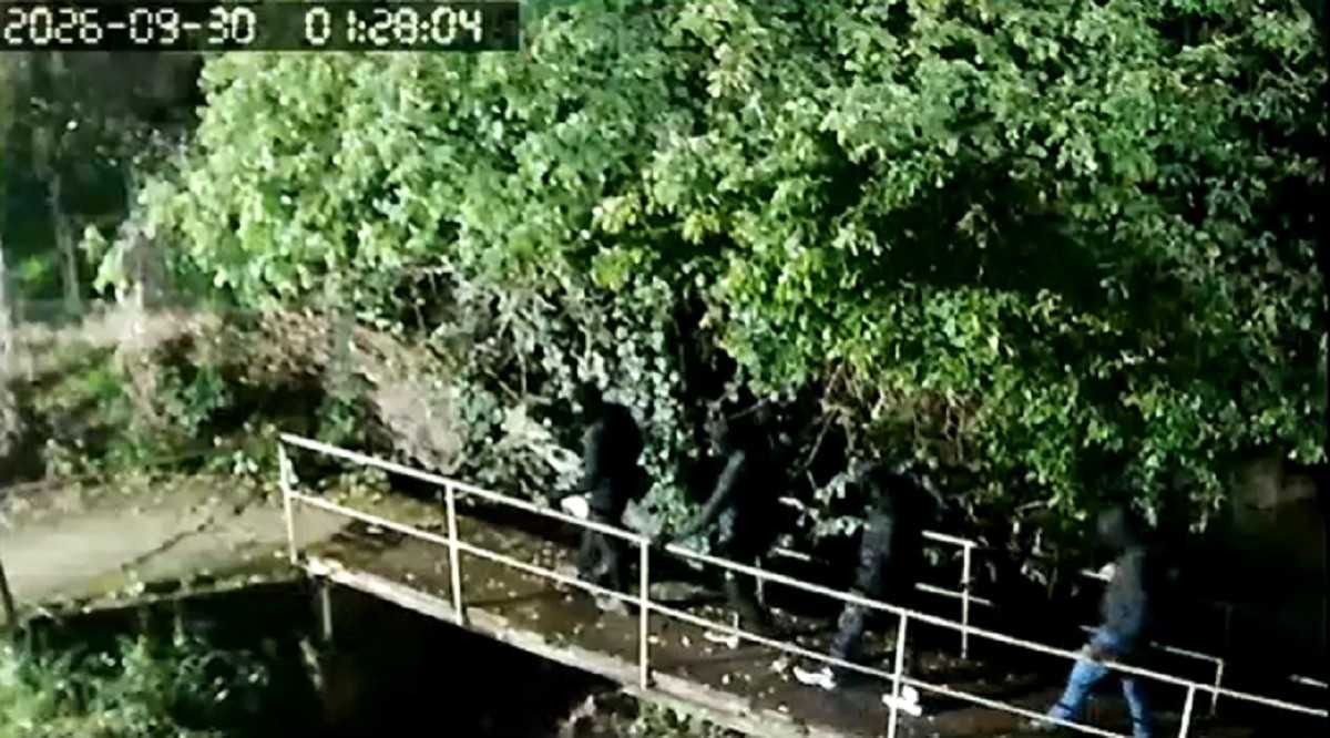 Quatro indivíduos foram detidos na cidade de Juiz de Fora, em uma operação que mira desvendar o sequestro do prefeito de Itamarati de Minas. Os suspeito...