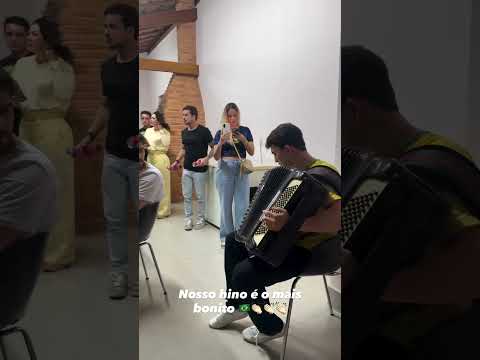 Ó o que a gente achou: um vídeo do canal YouTube que vale o play. A gente não perdeu tempo e trouxe o vídeo "Nikolas Ferreira: a sanfona canta e a polít...