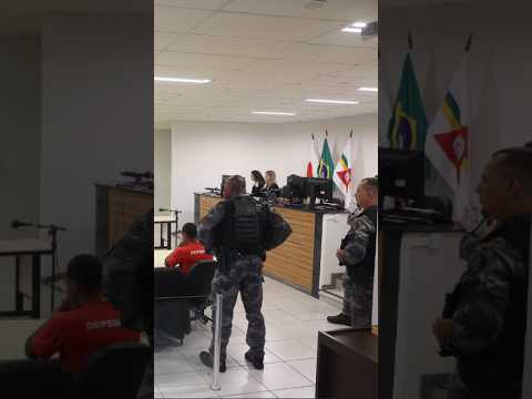 Ó o que a gente achou: um conteúdo de TJMG Oficial que vale o play. A gente não perdeu tempo e trouxe o conteúdo "Tribunal do Júri MG: Réu enfrenta vere...