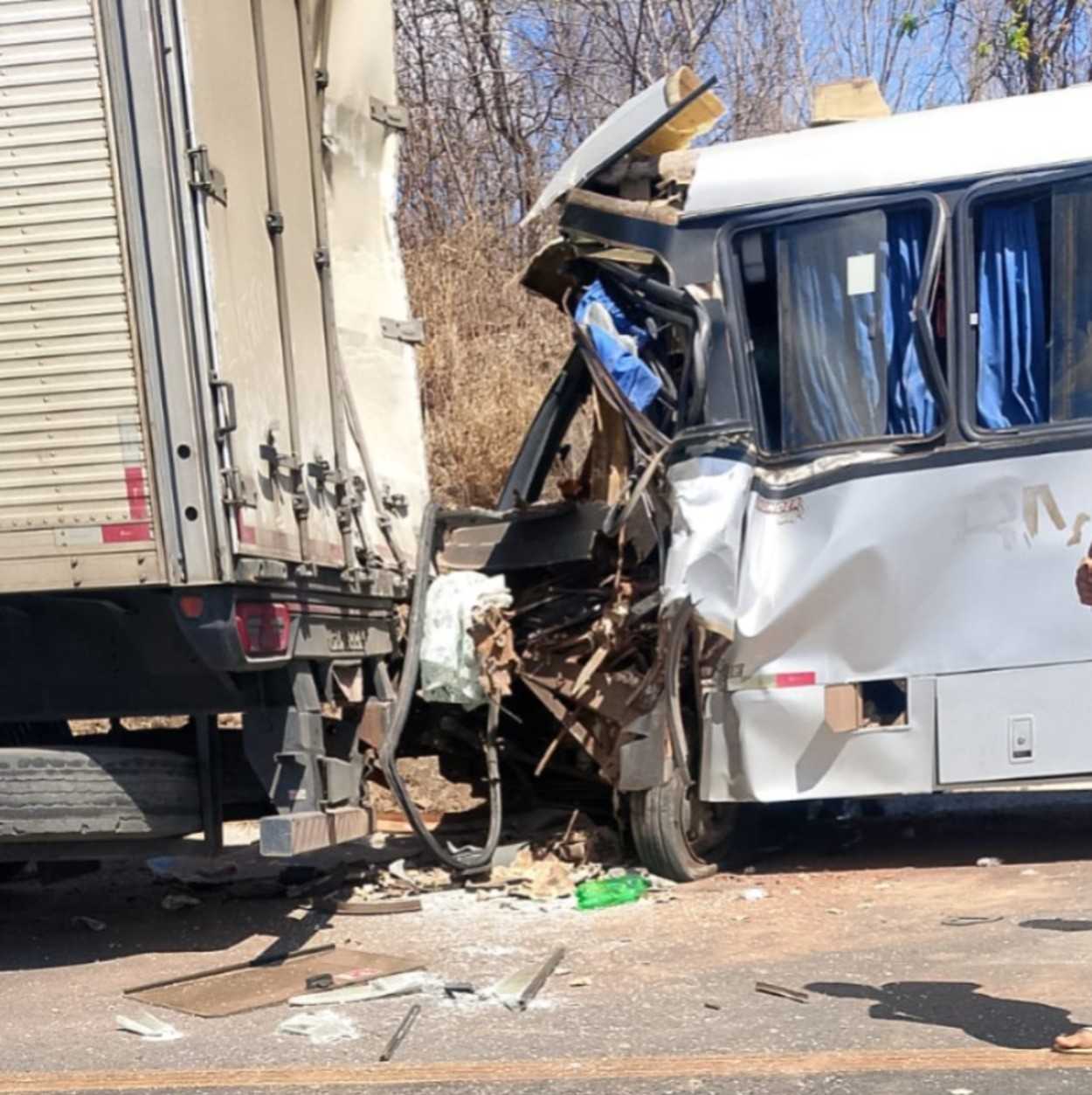 Um acidente com micro-ônibus da saúde do município de Cristália resultou em diversos feridos na BR-251. O sinistro foi registrado na noite de 5 de outub...