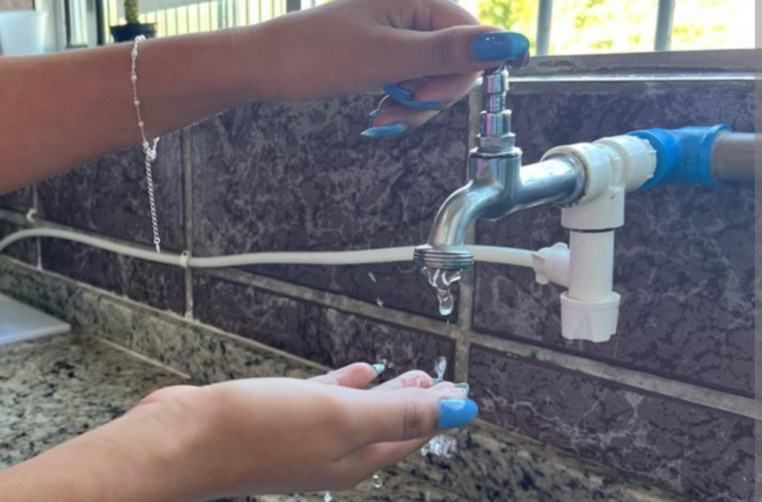 A população da zona rural de Ladainha, no interior de Minas Gerais, enfrenta sérios problemas com o abastecimento de água fornecido pela Copanor. Em mei...