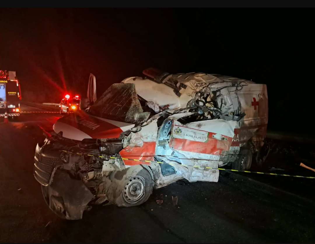 Um motorista de ambulância perdeu a vida em um grave acidente na BR-354, próximo a Lagoa da Prata, em Minas Gerais. A colisão envolveu o veículo de emer...