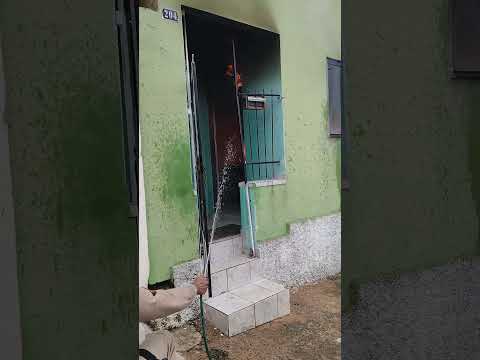 Incêndio atinge residência em Serrania, MG: confira o registro.