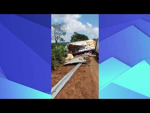 Acidente na MGC-491: caminhão tomba perto de Monte Santo de Minas