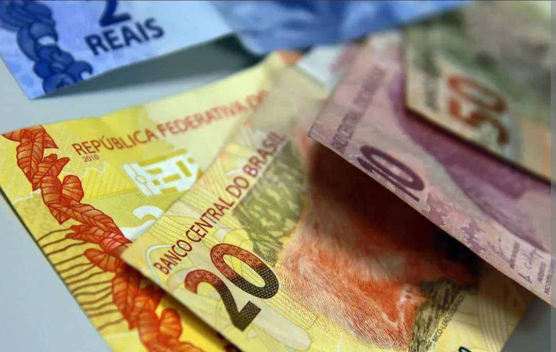 Endividamento de famílias brasileiras atinge novo recorde histórico em agosto, revela Banco Central