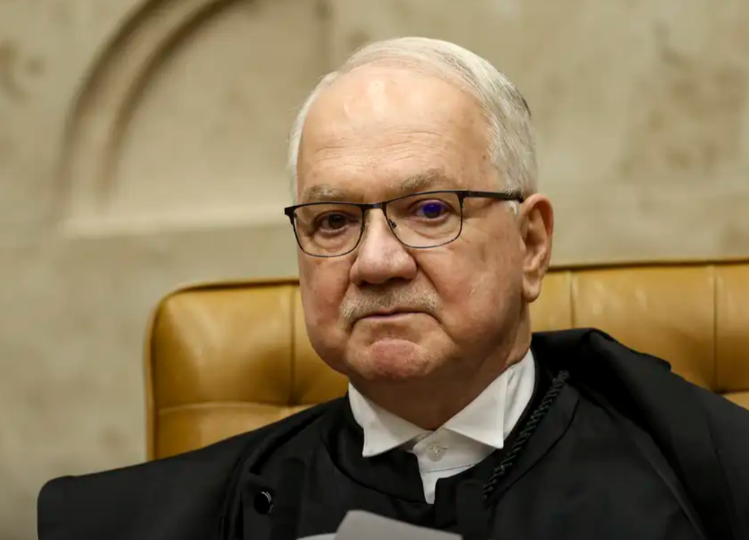 Fachin devolve caso INSS a Mendonça e mantém relatoria temporária do Banco Master no STF