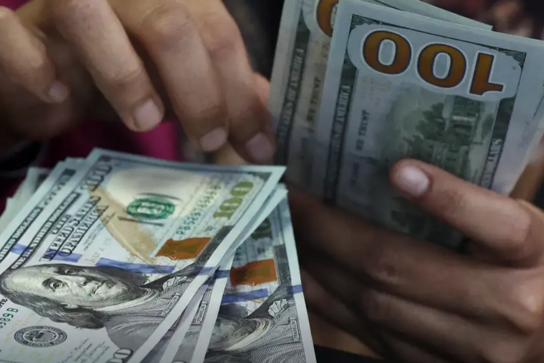 Dólar tem maior alta semanal desde 2008 e fecha a R$ 5,44; Ibovespa recua